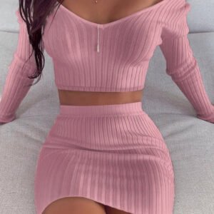 a set in prazki with a sneak and crop top