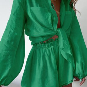 a set with loose shorts and a shirt with wide sleeves 2