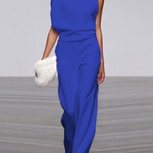 a suit with an open arm and a loose bottom 2