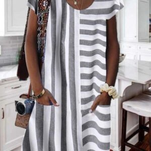 a trapezoidal dress with a loose cut with pockets