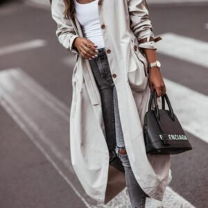 coat with a loose cut with large pockets and a hood