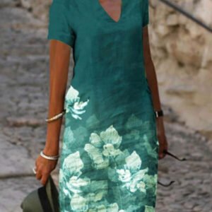 dress with a short sleeve with a classic cut with print