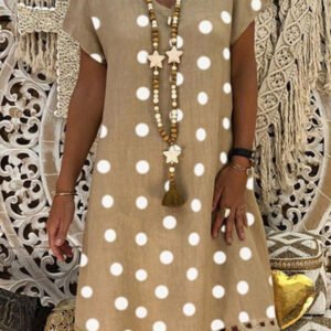 dress with a short sleeve with a simple cut with print 3