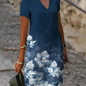 knee length dress with a short sleeve with a classic cut