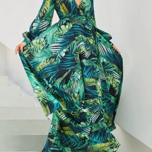 maxi dress with an airy pour and neckline in the shape of the letter v