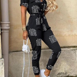 suits fastened with buttons with biuscie pockets in a fashionable print